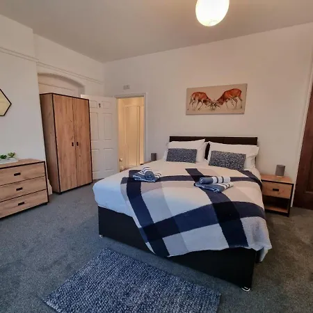 Pleasant 2 Bedroom Flat Minutes To The Free Parking Appartement