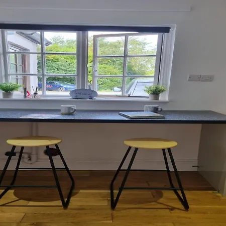 Pleasant 2 Bedroom Flat Minutes To The Free Parking Appartement