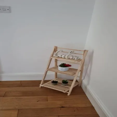 Pleasant 2 Bedroom Flat Minutes To The Free Parking